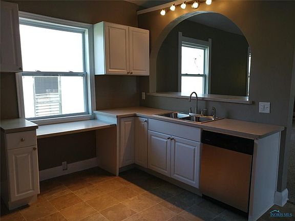 5th image of 242 Osborne St