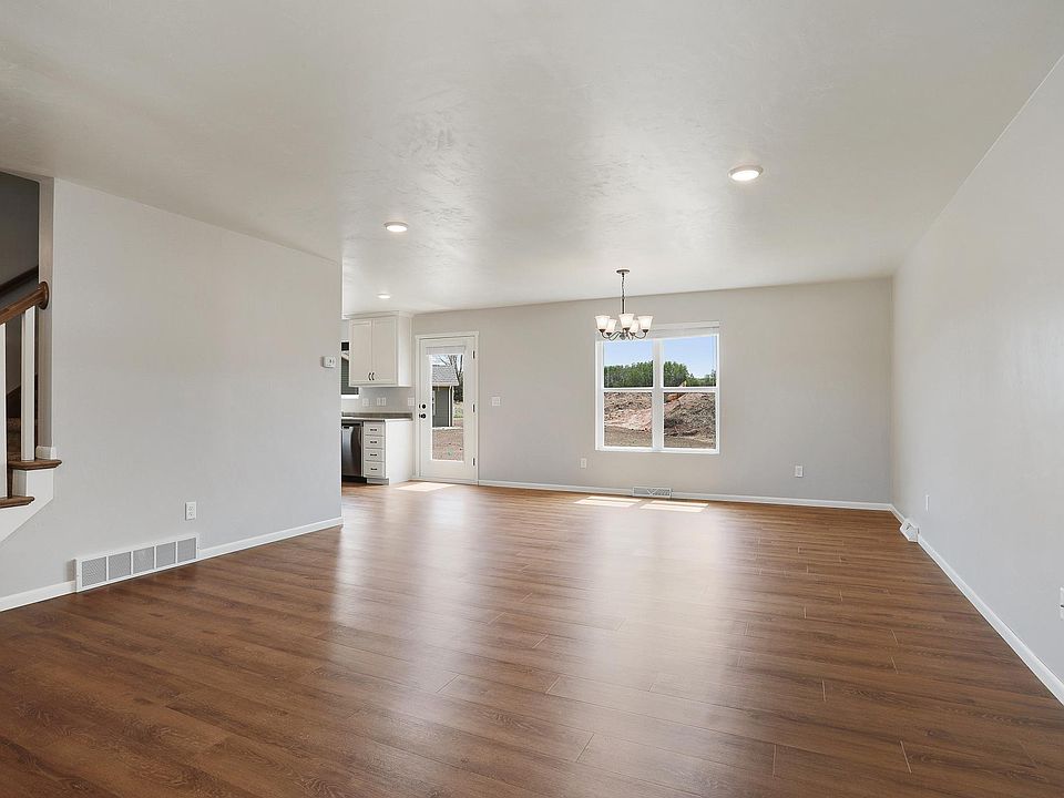living room/dining room