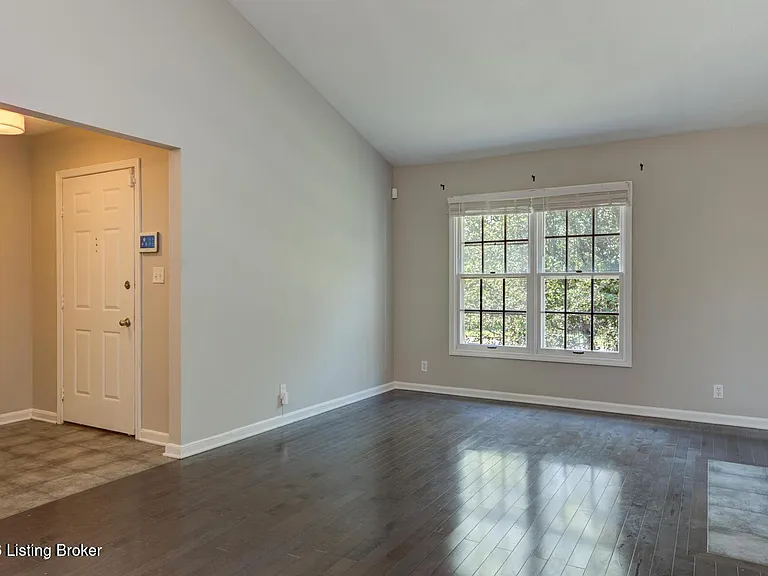 10402 Timberwood Cir — Photo 9