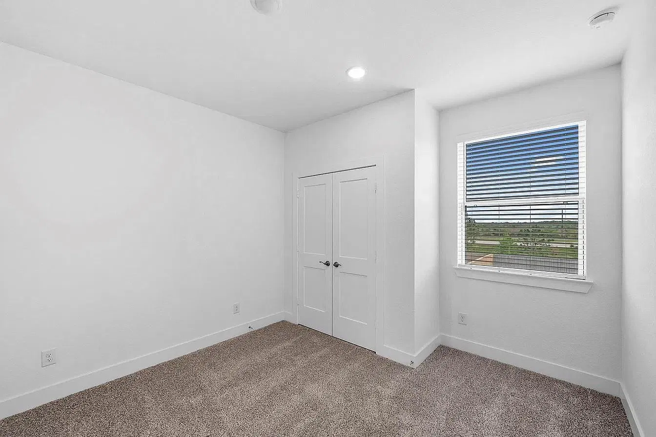 3 bed, 2.5 bath, 1868 sqft, $2,300 — Photo 4