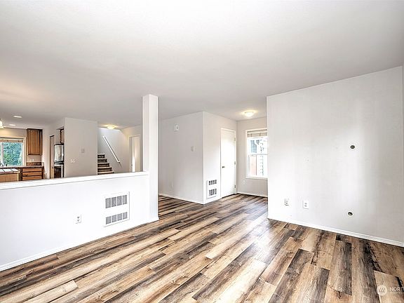 5th image of 9821 223rd Avenue NE