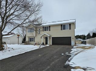 1365 Hunter Hill Dr, Hammond, WI 54015