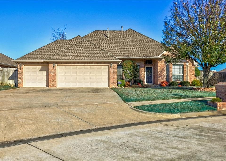 1st image of 2029 Oak Dr