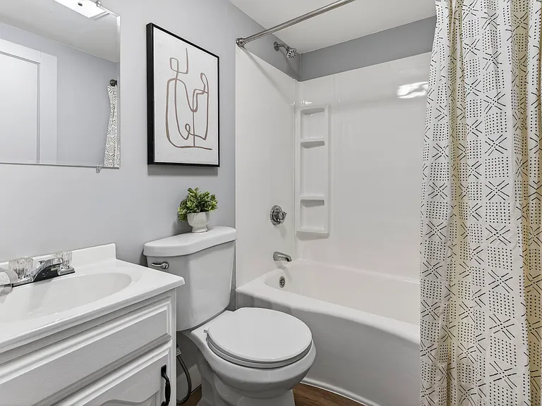 318 Charles St #1R — Photo 6