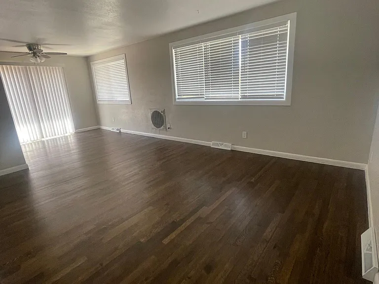 634 W Crestline Ave — Photo 3