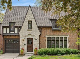 1025 E Circle Dr, Whitefish Bay, WI 53217