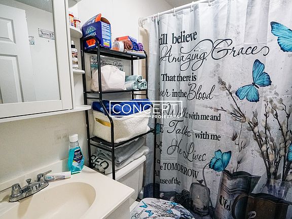 4th image of 24 Saint Cyprians Pl APT 1R