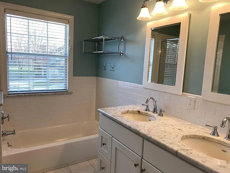 4 Kensington Ct — Photo 21