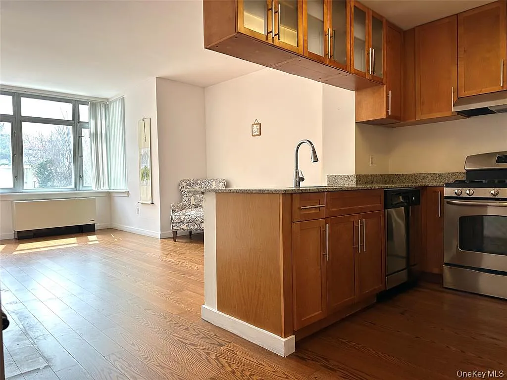 Building Photo - 4028 College Point Blvd #810