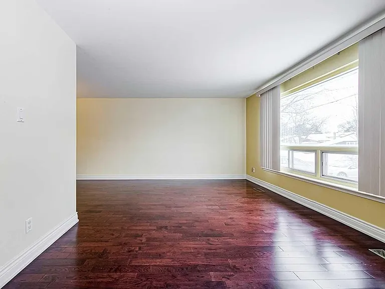 90 Billington Cres #2 — Photo 2
