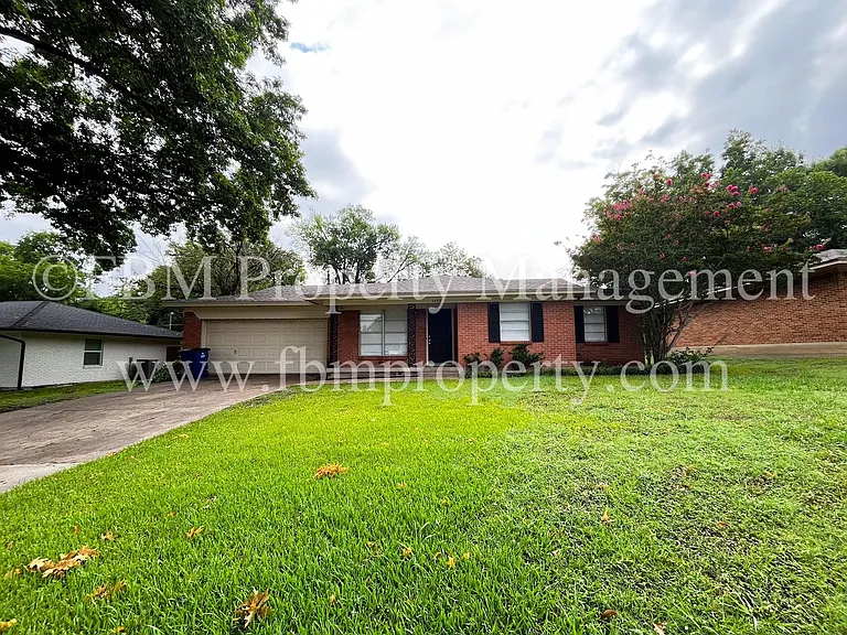 1408 Nichols St — Photo 2