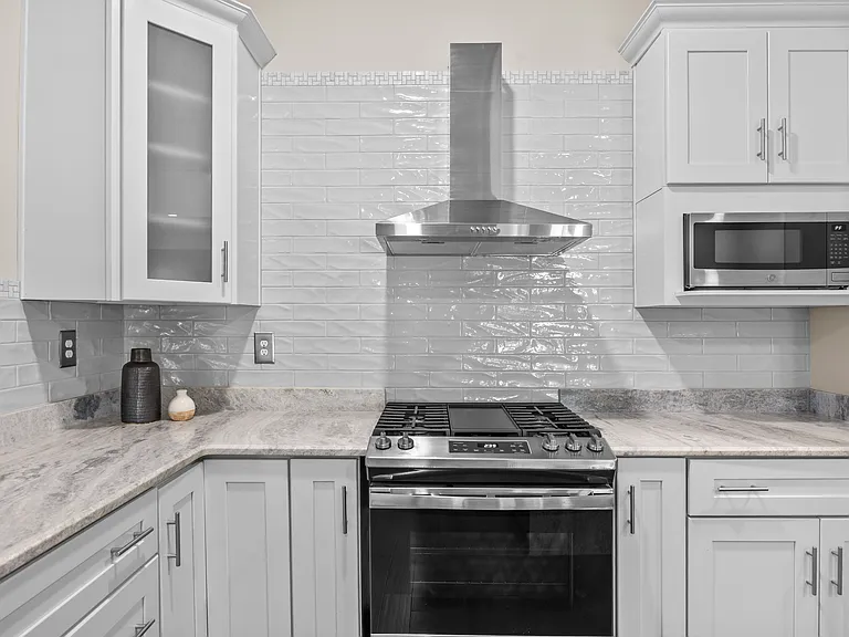 1306 E Gonzalez St #B — Photo 8