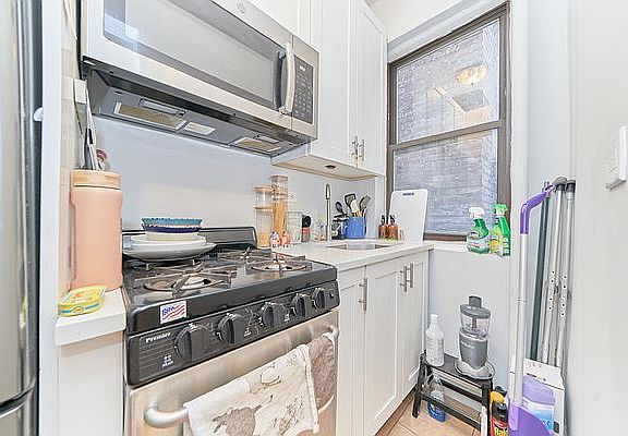 3rd image of 796 9th Ave APT 11