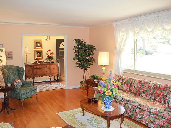 5th image of 8115 Chesterfield Dr