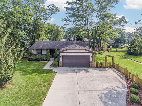 3rd image of 490 Aspen Dr