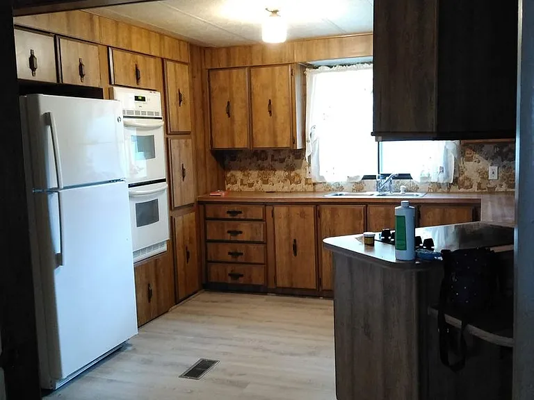 143 Temple St — Photo 14