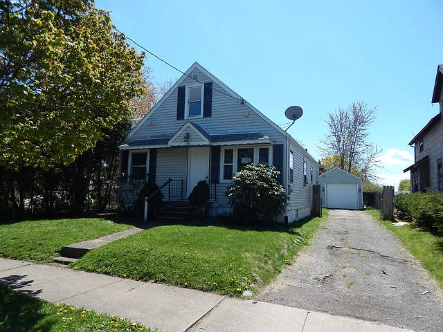 846 Concord Ave photo 1