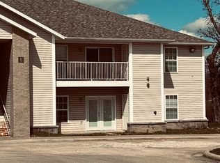 109 Pin Oak Dr #C, Aurora, MO 65605