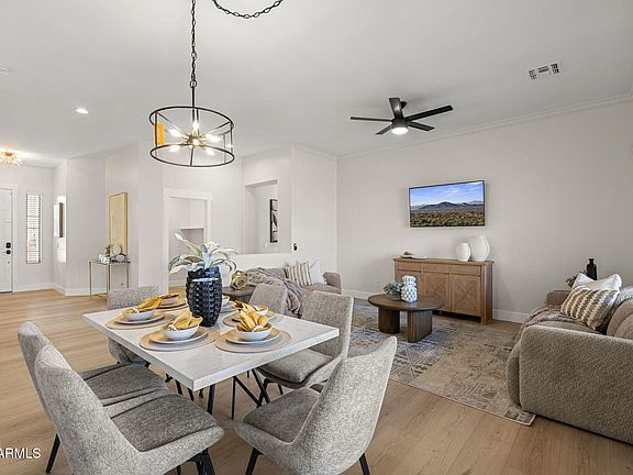 4th image of 928 W JUNIPER Avenue