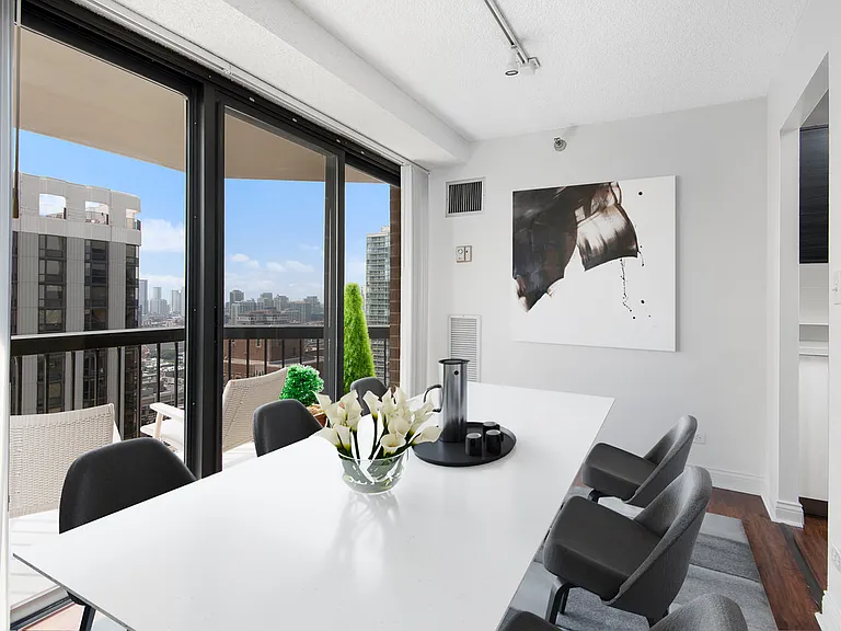 1133 N. Dearborn — Photo 10