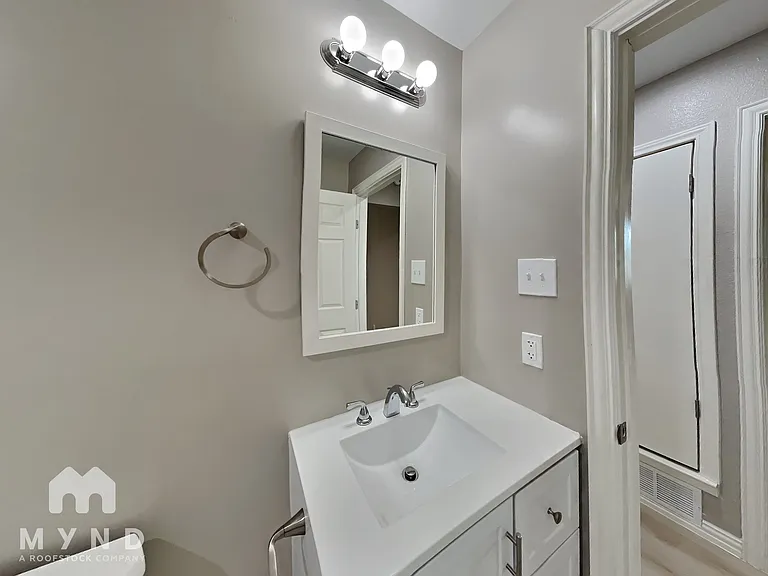 204 E Avenue C — Photo 18