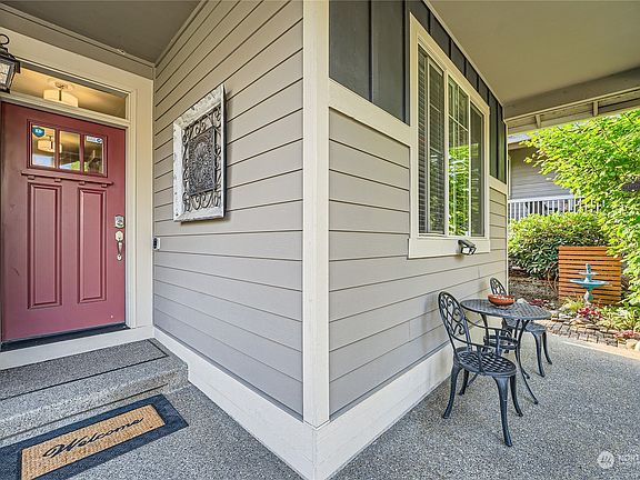 3rd image of 1129 35th Street Pl SE