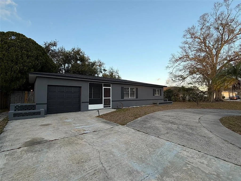 2 bed, 1.0 bath, 920 sqft, $2,400 — Photo 2