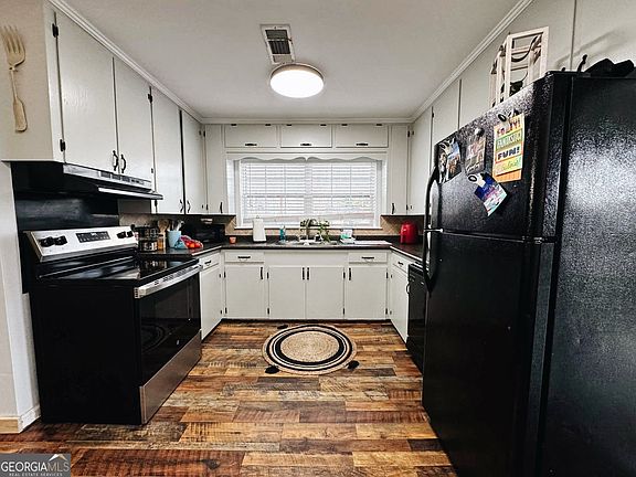 2nd image of 406 W 3rd St