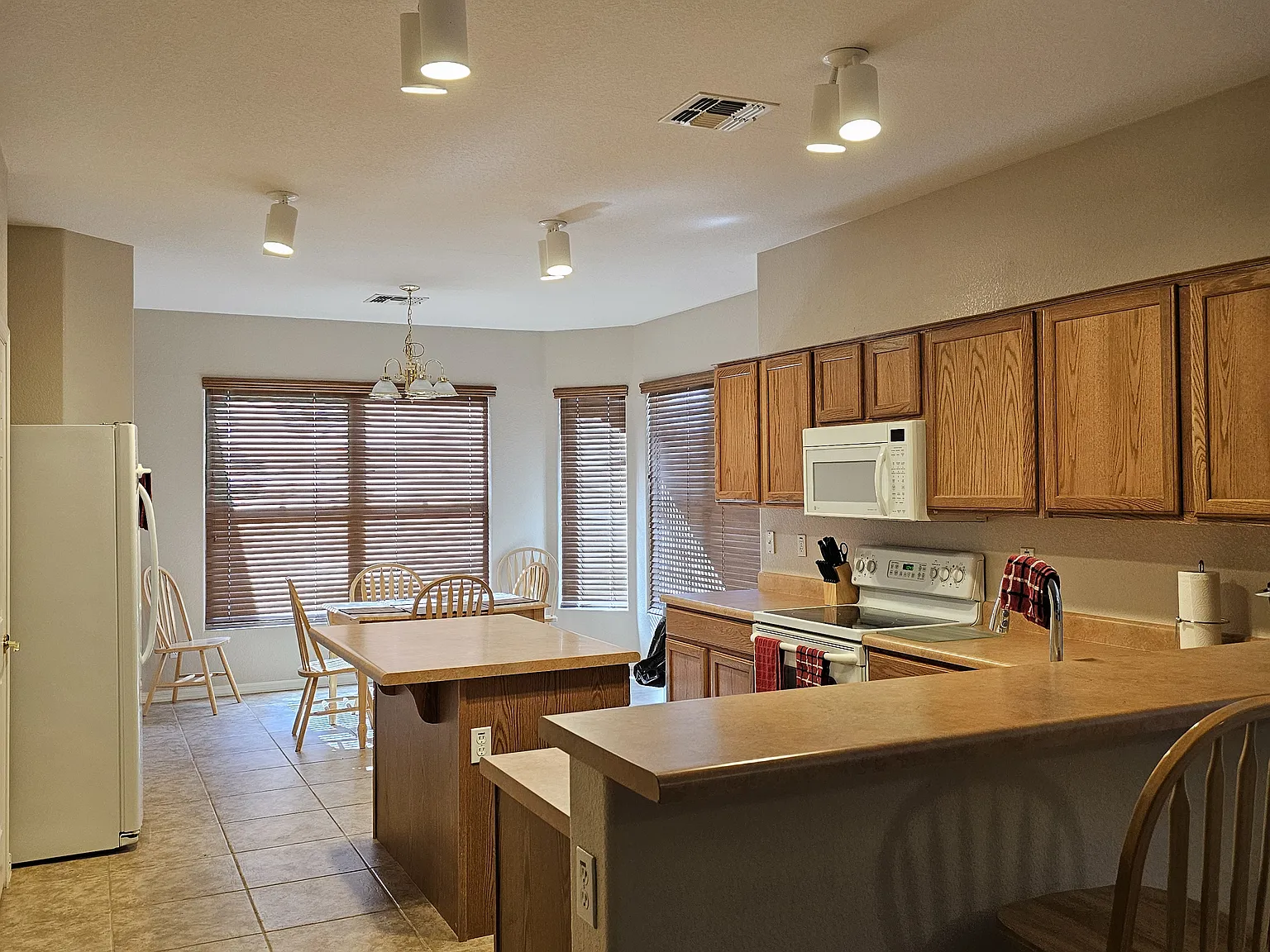 3 bed, 1681 sqft, $2,800 — Photo 2