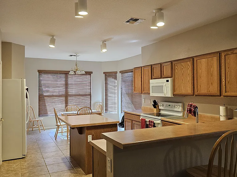3048 E Hazeltine Way — Photo 2