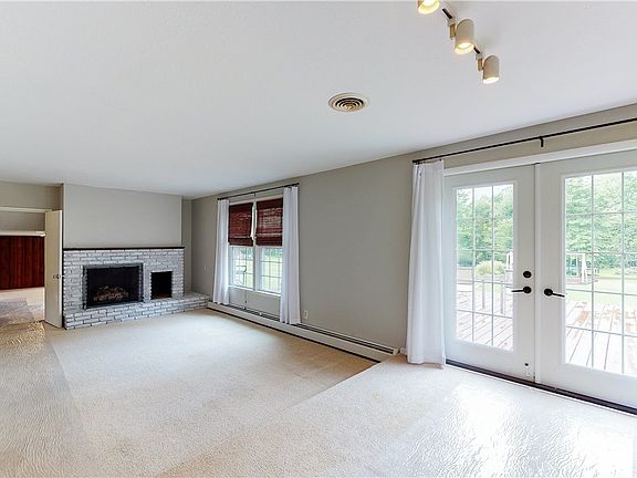 5th image of 99 Maple Hill Dr