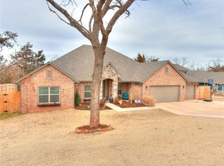 8701 Overlook Dr, Guthrie, OK 73044