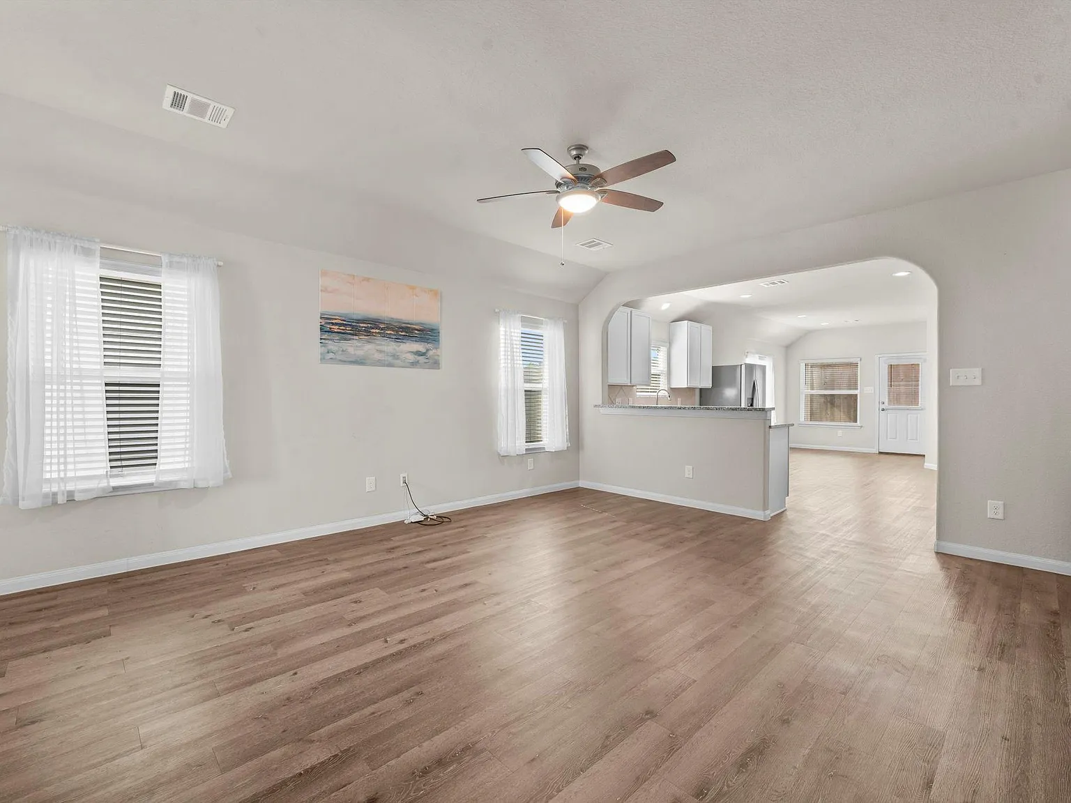 4 bed, 2.0 bath, 1549 sqft, $2,200 — Photo 3