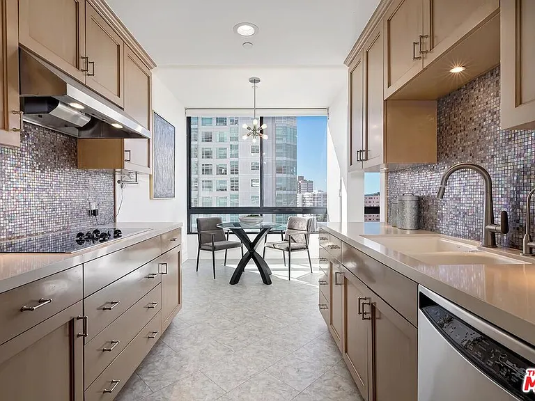 10350 Wilshire Blvd #1102 — Photo 21