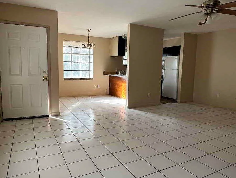 2 bed, 905 sqft, $1,050 — Photo 3