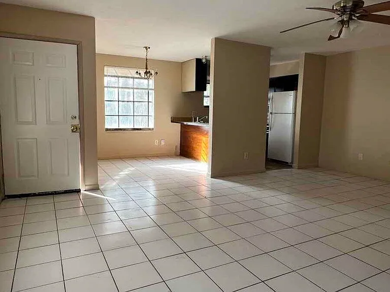 1809 Sylvan Ct #C — Photo 3