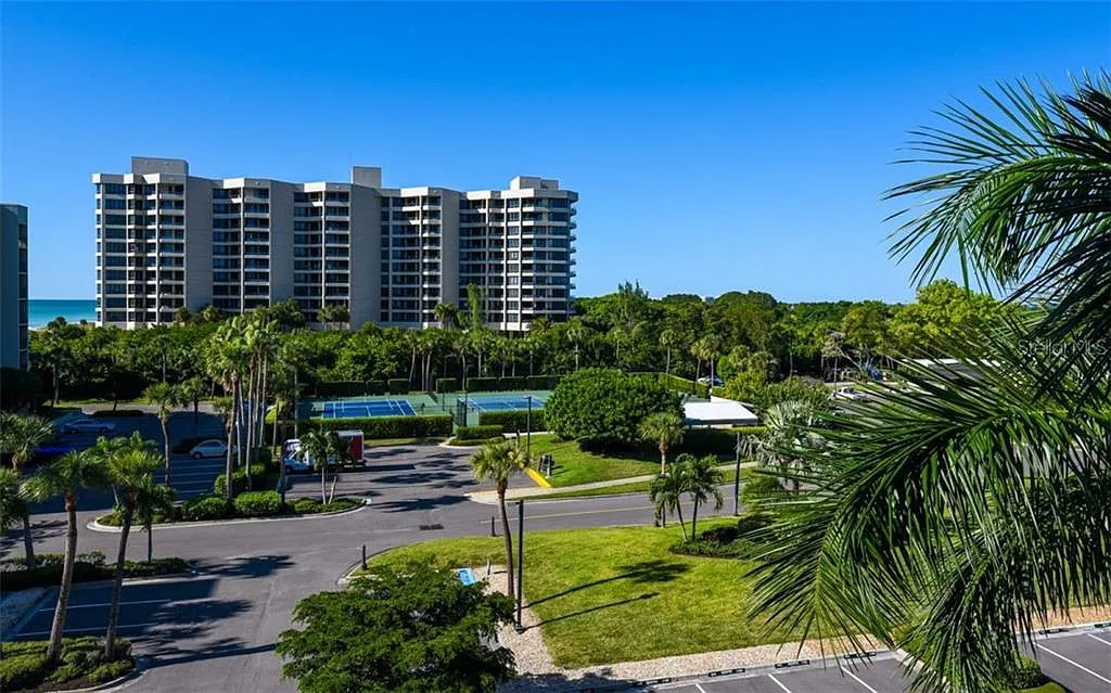 2 bed, 2.0 bath, 1642 sqft, $11,000 — Photo 4