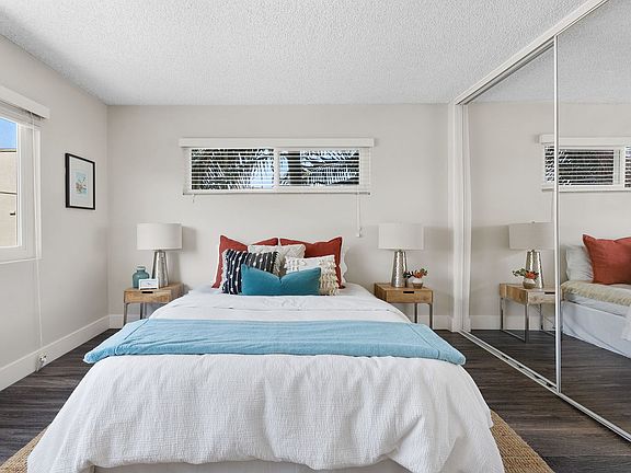 4th image of 425 Coronado Ave #102