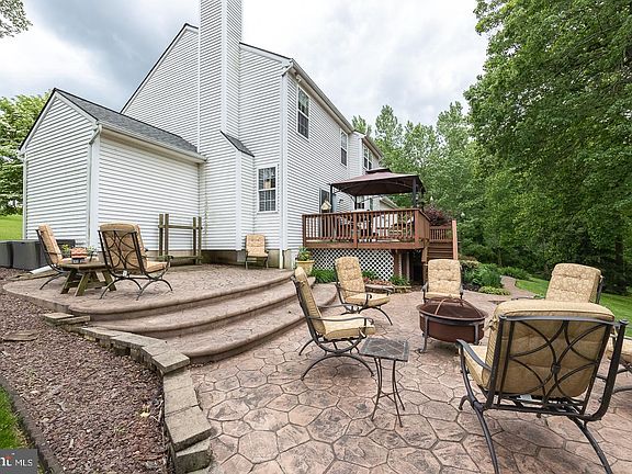 3rd image of 50 Knoll Rd