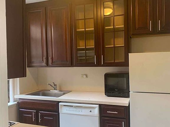 2nd image of 330 E 43rd St APT 1002