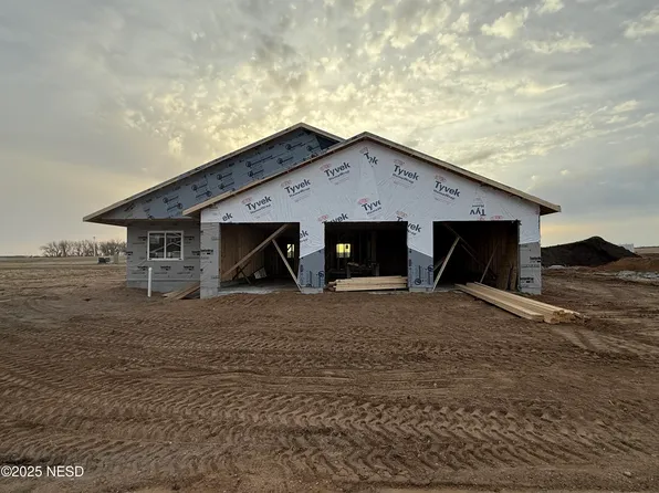 1727 36th St SW, Watertown, SD 57201