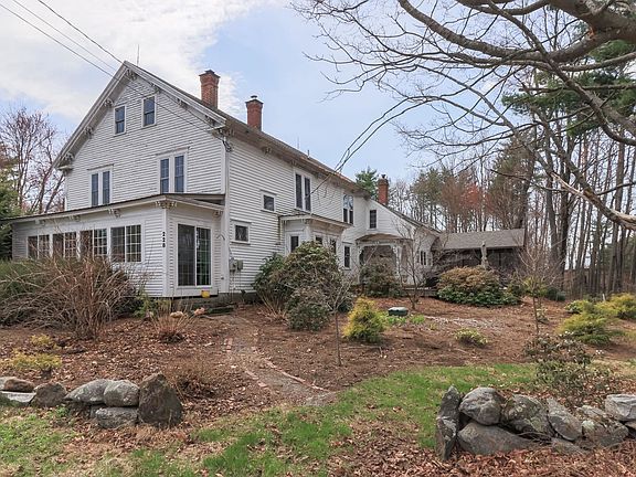 4th image of 228 Maple Street