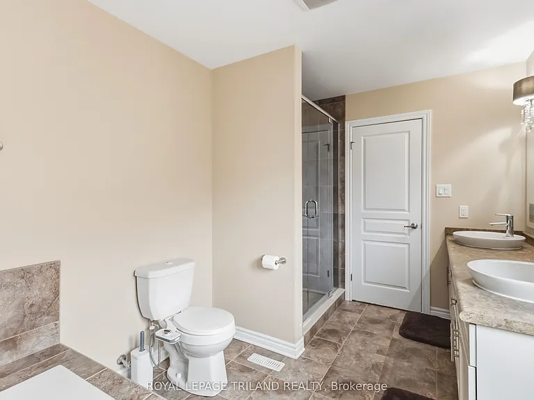 860 Kettleridge St — Photo 29