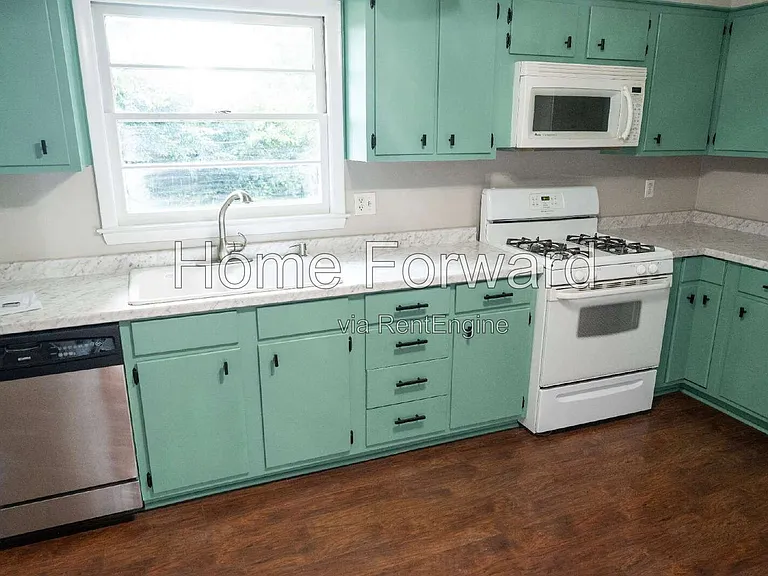 517 N 3rd St — Photo 8
