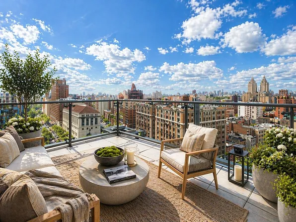 212 W 72nd St #19G, New York, NY 10023