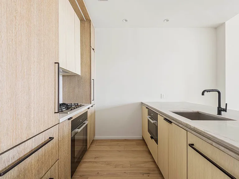 249 E 62nd St #10D — Photo 3