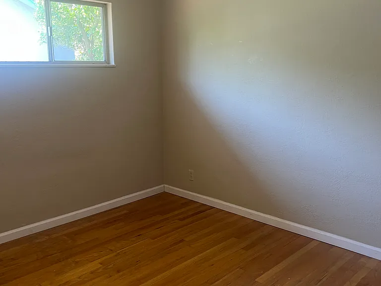 6706 N Alturas Ave — Photo 3