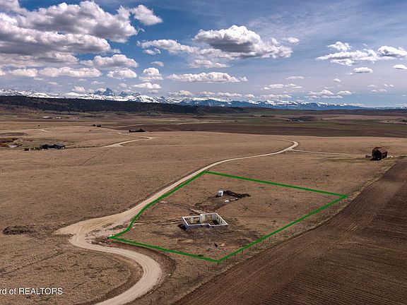 5th image of 3165 Pheasant Dr