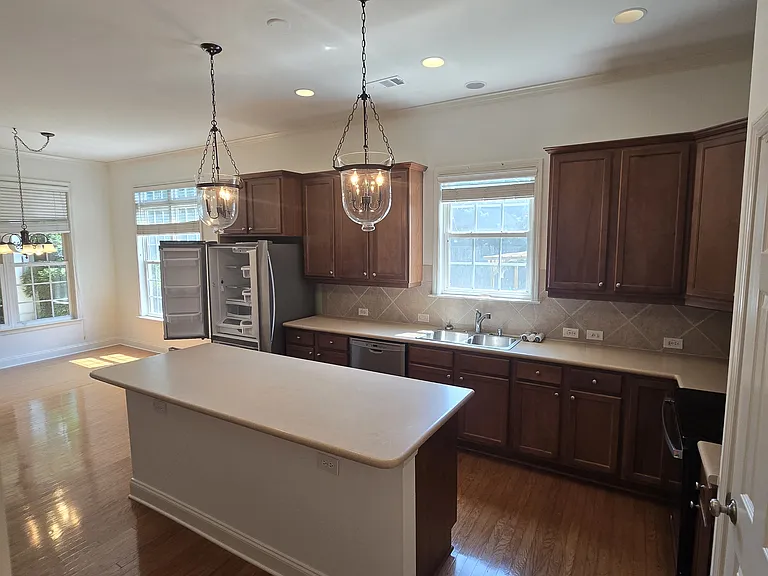 5935 Lake Oak Lndg — Photo 3