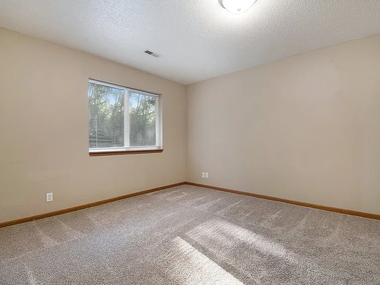 Deerfield Apartments Council Bluffs — Photo 10